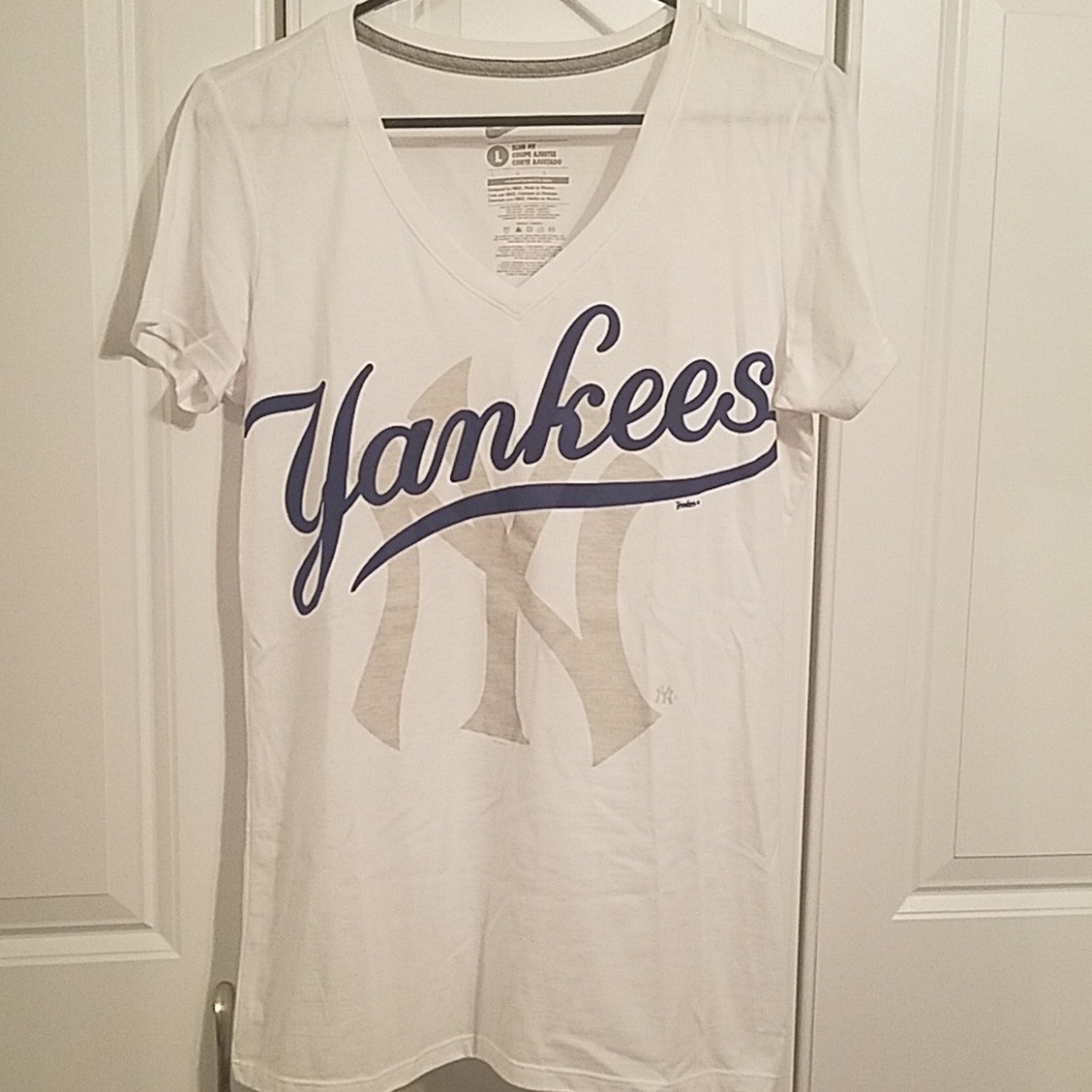 NWOT NY Yankees Nike T-shirt Slim Fit Large